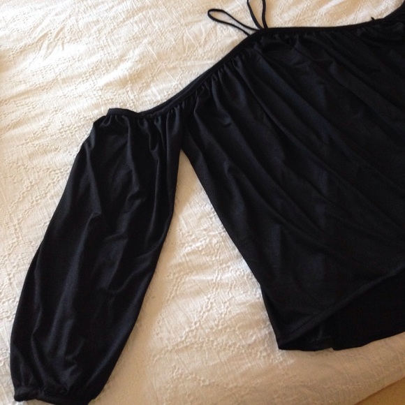 2 LEFT! Flirty & Sexy Unique open shoulder blouse! - Picture 5 of 5